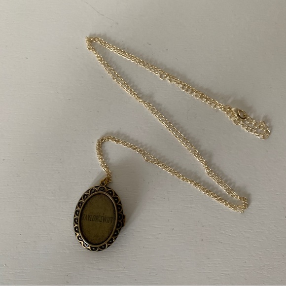 NEW Taylor Swift “We’ll Run” Locket Necklace - Picture 7 of 16